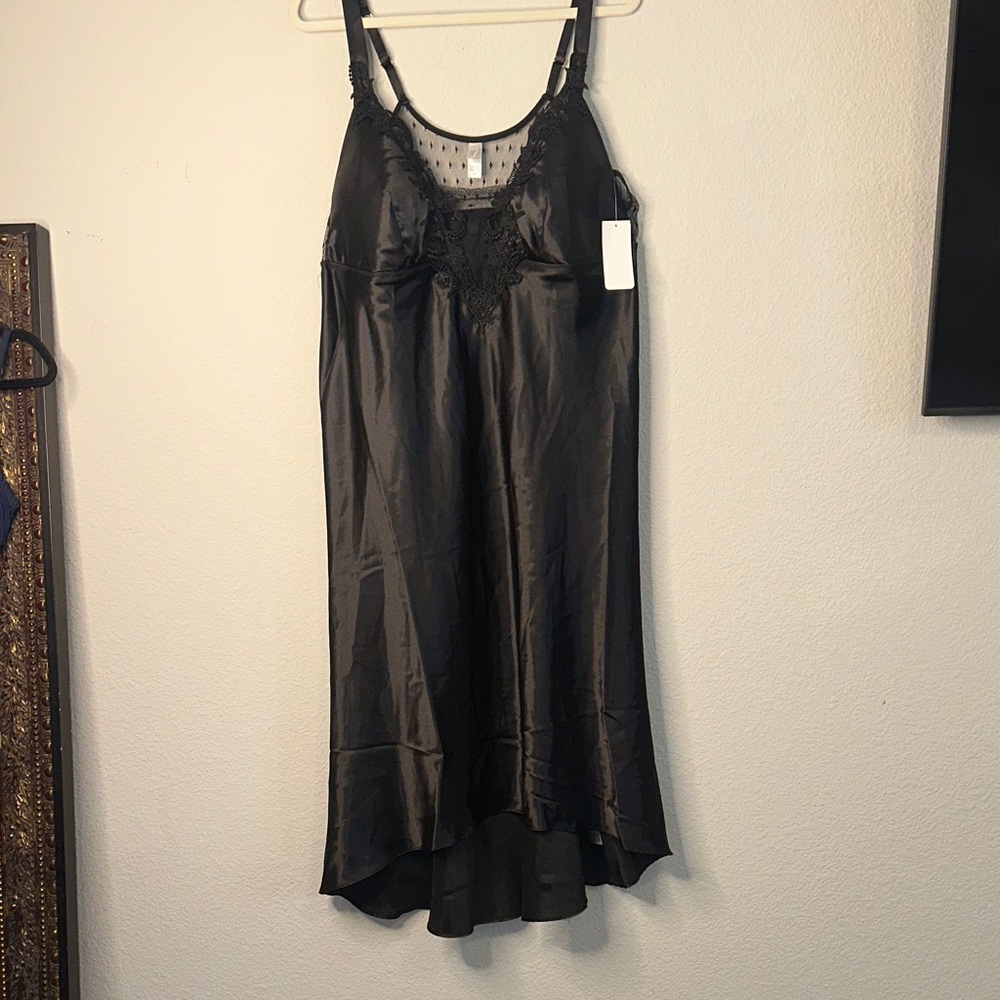 Flora Nikrooz Elegant Black‎ Lace Chemise